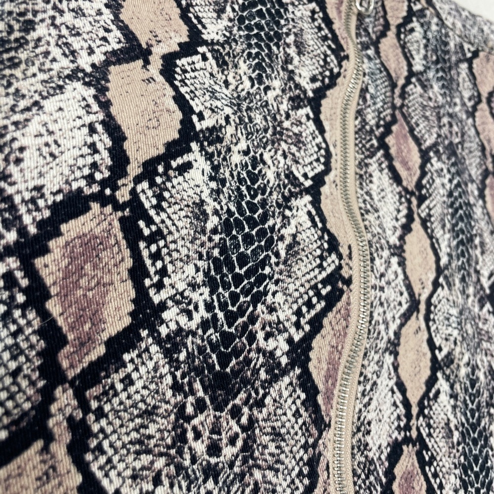 Altar’d State Snakeskin patterned center zip mini skirt - NWT - size L - Picture 3 of 7